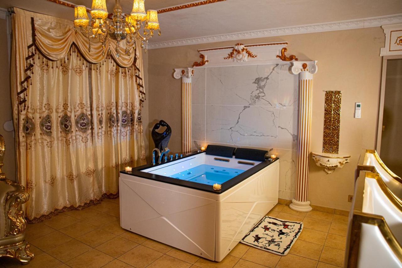 ורנו Le Petit Versailles מראה חיצוני תמונה